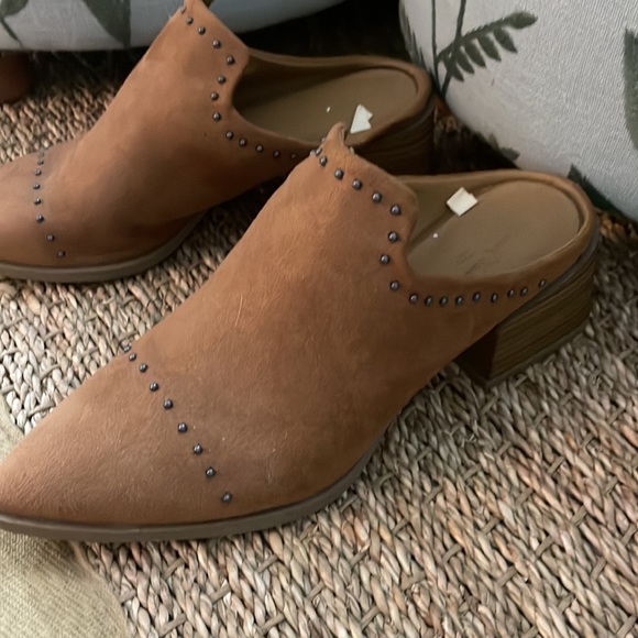 Universal Threads Studded Camel Brown Suede Leather pointed toe slides bootie - Picture 2 of 8